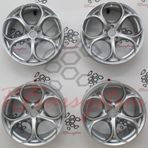 Kit di Cerchi in Lega Canale Differenziato 8,5x19 & 10x19 pollici per Alfa Romeo Giulia Quadrifoglio